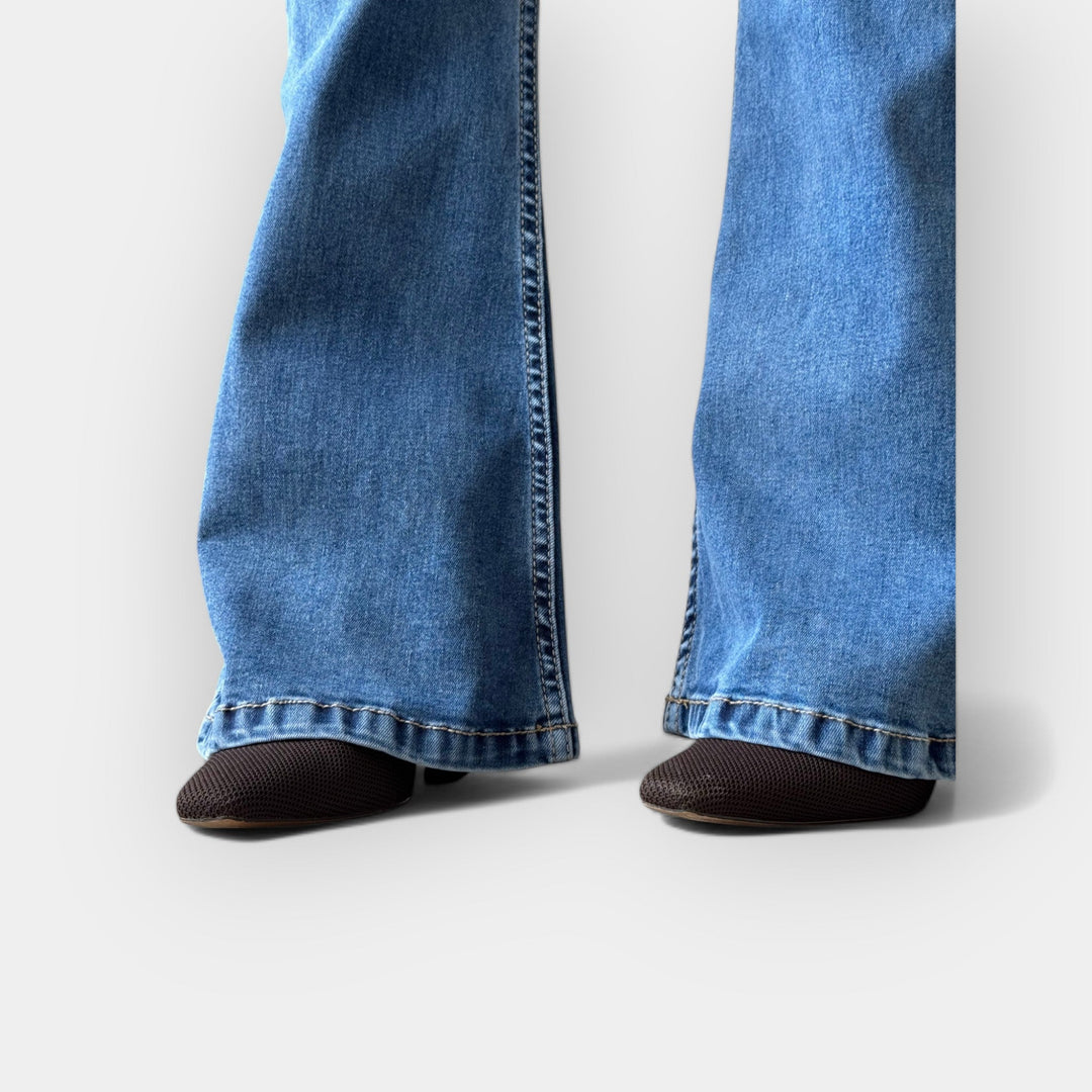 Adéla Eleganta Flare Jeans med Mycket Hög Midja